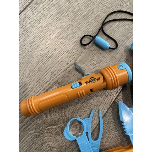 Disney Everest Expedition Animal Kingdom Adventures Binoculars Flashlight Toy - Picture 4 of 4